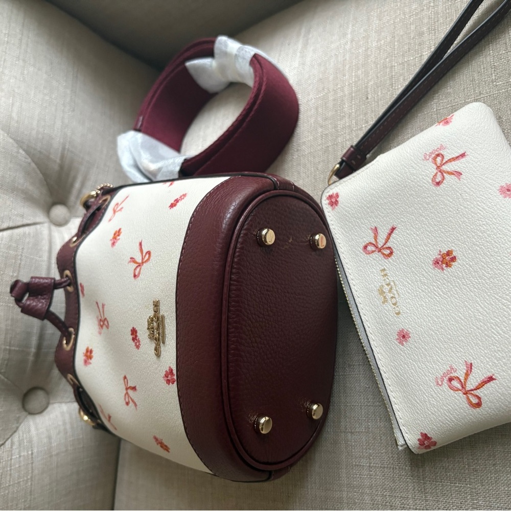 Coach Dempsey Drawstring Bucket Bag 15 With Bow Print In Chalk Wine & wristlet - Picture 4 of 6